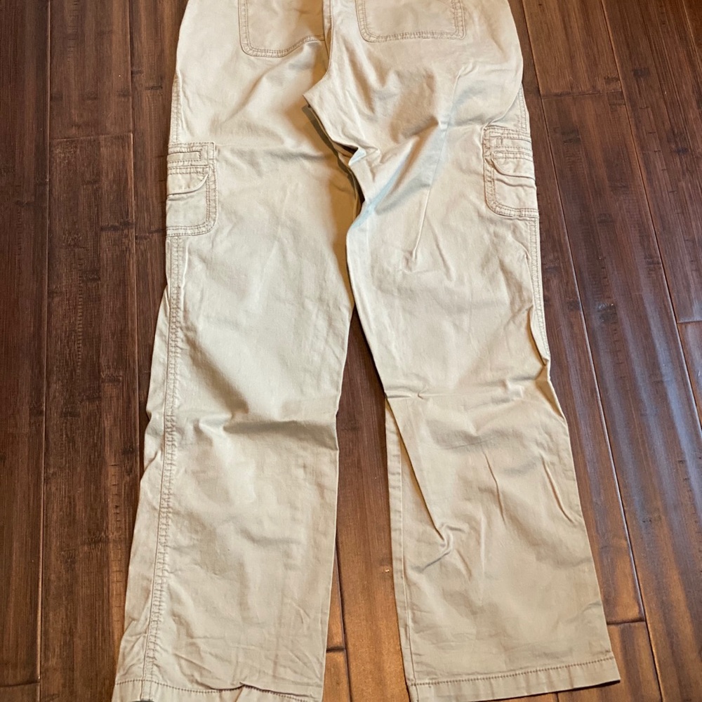 Maternity small lightweight cargo khaki pants - Picture 5 of 11